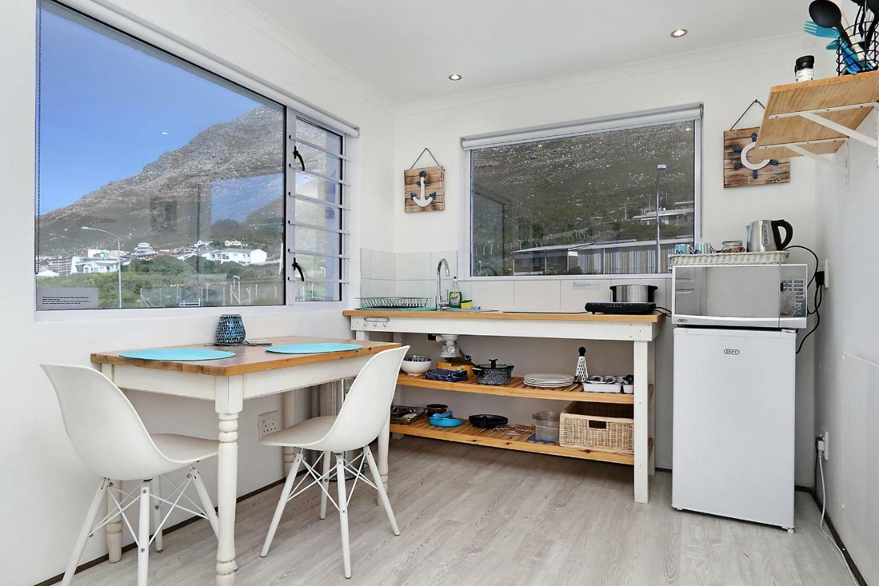 Penguins View Guesthouse Simon's Town Exterior photo